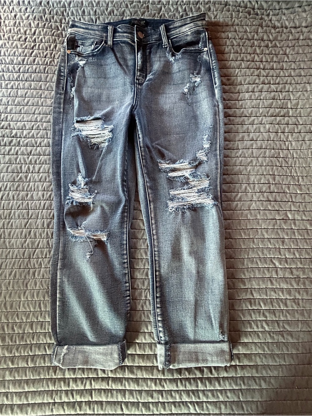 Judy Blue Distressed Boyfriend Jeans in Faded Blue